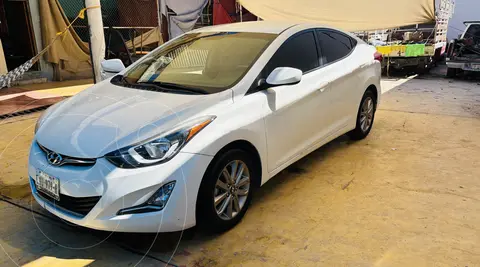 Hyundai Elantra GLS Premium IVT usado (2015) color Blanco precio $140,000