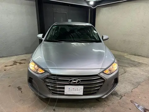 Hyundai Elantra GLS usado (2017) color Gris precio $225,000