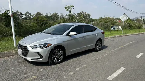 Hyundai Elantra Limited Tech Aut usado (2018) color Plata precio $290,000