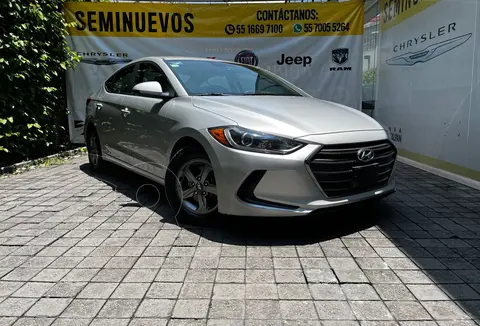 foto Hyundai Elantra GLS Aut usado (2018) color plateado precio $237,000