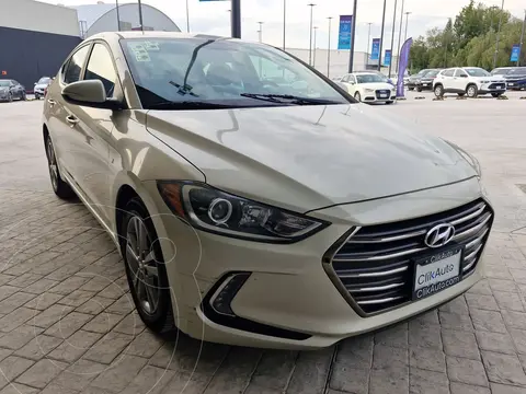 Hyundai Elantra GLS Aut usado (2018) color Champagne precio $205,000