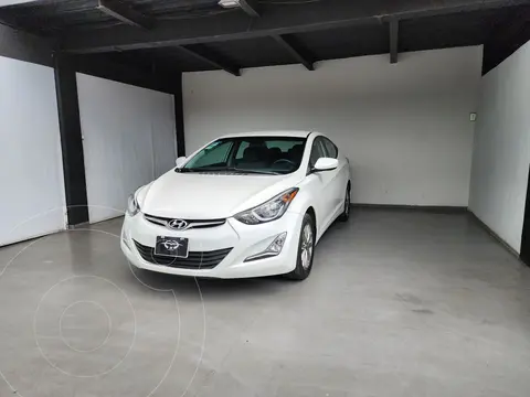 Hyundai Elantra GLS usado (2015) color Blanco precio $235,000