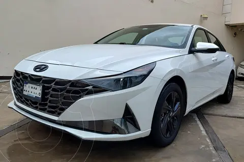 Hyundai Elantra GLS Premium IVT usado (2023) color Blanco precio $330,000