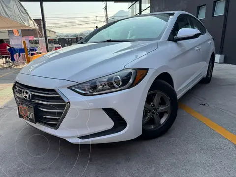 Hyundai Elantra GLS usado (2018) color Blanco financiado en mensualidades(enganche $62,675 mensualidades desde $4,793)