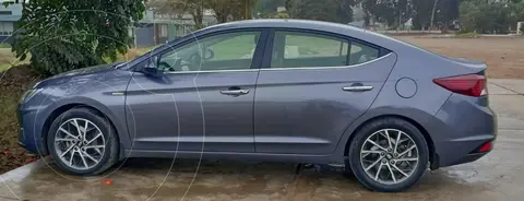 Hyundai Elantra  1.6L Style AT usado (2021) color Gris precio u$s14,000