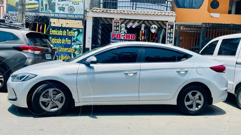 Hyundai Elantra  1.6L GL Comfort usado (2016) color Plata precio u$s13,000