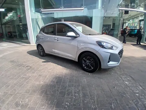 Hyundai Grand i10 Sedan GL MID usado (2023) color plateado precio $245,000