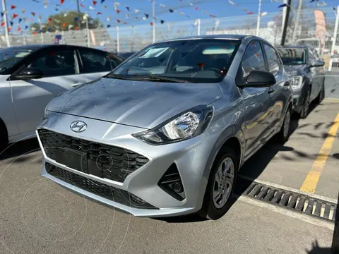 Hyundai Grand i10 Sedan GL MID Aut usado (2023) color plateado precio $241,000