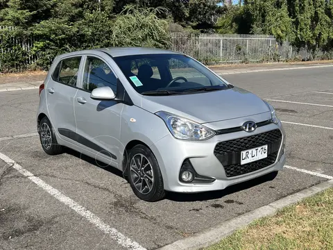 Hyundai Grand i10 1.2L Plus Aut usado (2019) color Plata precio $8.200.000