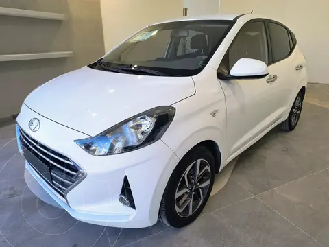 Hyundai Grand i10 GLS Aut usado (2021) color Blanco financiado en mensualidades(enganche $55,200 mensualidades desde $7,650)