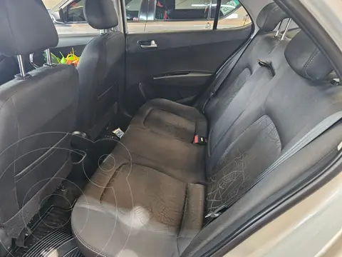 Hyundai Grand i10 GLS usado (2016) color plateado precio $148,500