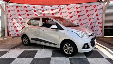 Hyundai Grand i10 GLS usado (2015) color plateado precio $135,000