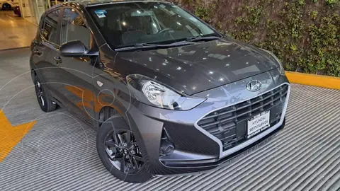 Hyundai Grand i10 MID usado (2022) color Gris financiado en mensualidades(enganche $94,050 mensualidades desde $3,957)