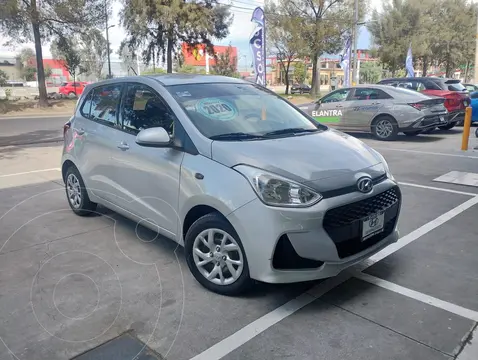 Hyundai Grand i10 GL MID Aut usado (2020) color plateado precio $235,000