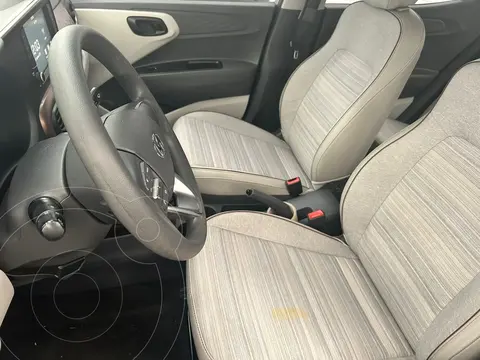 Hyundai Grand i10 MID Aut usado (2021) color plateado financiado en mensualidades(enganche $89,870 mensualidades desde $3,922)