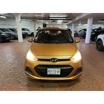 Hyundai Grand i10 GL Aut usado (2017) color Naranja oscuro precio $135,000