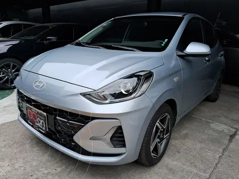 Hyundai Grand i10 GLS usado (2024) color plateado financiado en mensualidades(enganche $70,578 mensualidades desde $5,397)