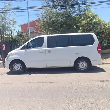 Hyundai H-1 Minibus GLS 2.5 Diesel 12P Ac Plus usado (2013) color Blanco precio $10.500.000