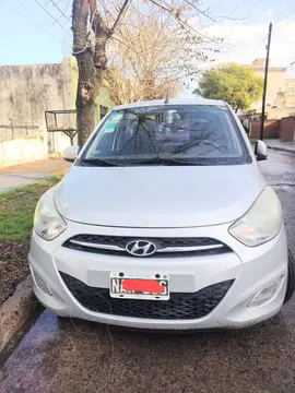 Hyundai i10 GLS Aut usado (2013) color Gris precio u$s7.500