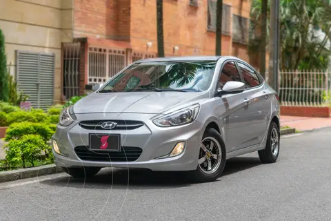 Hyundai i25 Sedan 1.4 usado (2016) color Plata precio $47.800.000