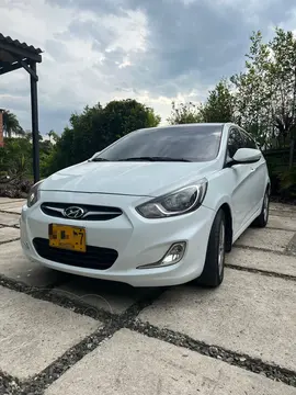 Hyundai i25 1.6 Aut usado (2015) color Blanco precio $43.000.000