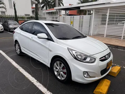 Hyundai i25 1.4 usado (2012) color Blanco precio $36.000.000