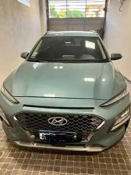 Hyundai Kona Safety + 4x2 usado (2020) color Verde Lima precio u$s30.000