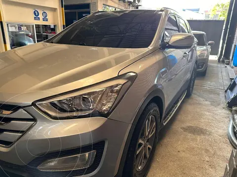 Hyundai Santa Fe 2.4 4x4 7 Pas. usado (2014) color Plata precio $75.000.000