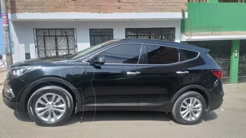 Hyundai Santa Fe 2.4 GLS 4x2 Sport usado (2017) color Negro precio u$s21,000
