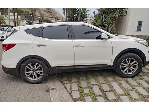 Hyundai Santa Fe GL 2.4L 4x2 Aut usado (2014) color Blanco precio u$s14,000