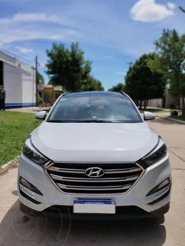 Hyundai Tucson GL 4x2 usado (2017) color Blanco precio u$s25.000