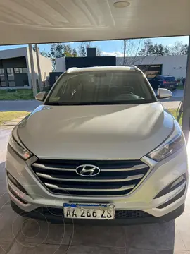 Hyundai Tucson 4x2 2.0 Aut usado (2016) color Gris Claro precio $25.500.000