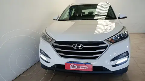 Hyundai Tucson 4x2 2.0 Aut usado (2017) color Blanco precio $27.900.000