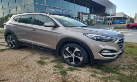 Hyundai Tucson Limited Tech usado (2018) color Arena precio $320,000