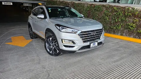 Hyundai Tucson Limited Tech usado (2021) color plateado precio $420,900