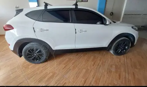 Hyundai Tucson 2.0L GL 4x2 usado (2015) color Blanco precio u$s18,800