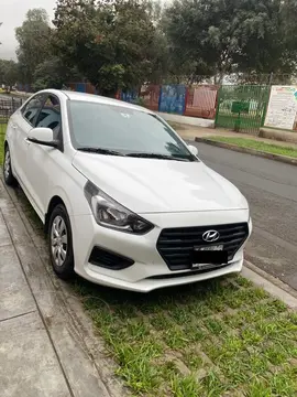 Hyundai Verna 1.4L  Aut usado (2021) color Blanco precio u$s11,700