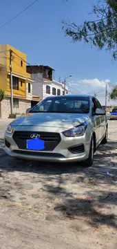 Hyundai Verna 1.4L  Aut usado (2022) color Plata precio u$s12,000