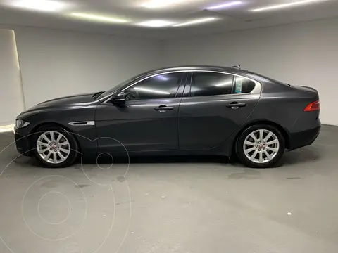Jaguar XE Pure usado (2016) color Gris precio $400,000