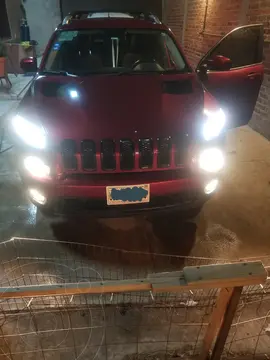Jeep Cherokee Latitude usado (2015) color Rojo Cerezo precio $120,000