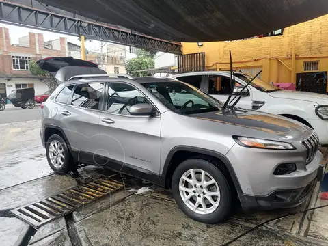 Jeep Cherokee Latitude usado (2015) color Plata Martillado precio $198,000