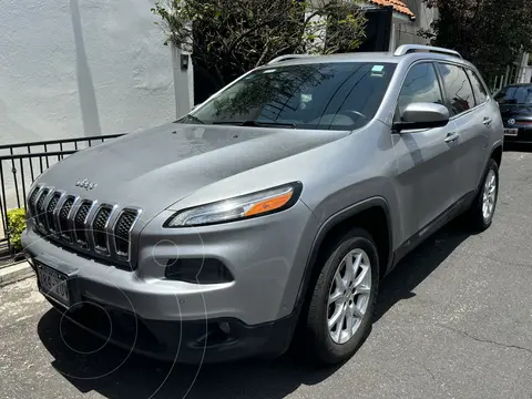 Jeep Cherokee Latitude usado (2014) color Plata Martillado precio $150,000
