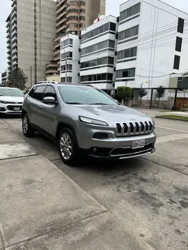 Jeep Cherokee 3.2L Limited 4x4 usado (2014) color Plata precio u$s14,500