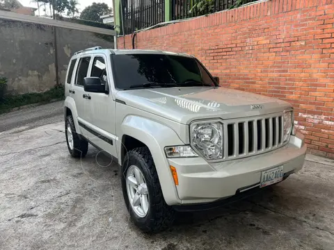 Jeep Cherokee Limited 4x4 usado (2009) color Plata precio u$s10.800
