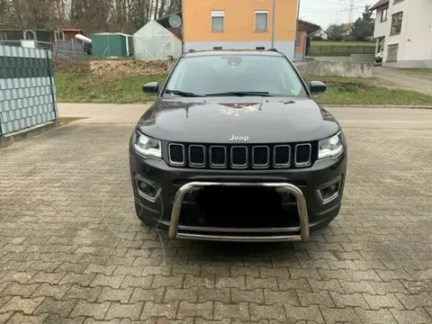 Jeep Cherokee Classic  Auto. 4x4 usado (2019) color Negro precio u$s20.000