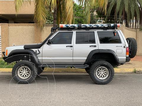 foto Jeep Cherokee Classic  Auto. 4x4 usado (2000) color Gris precio Bs.3.800