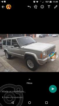 Jeep Cherokee Classic Auto. 4x4 usado (2001) color Plata precio u$s3.000