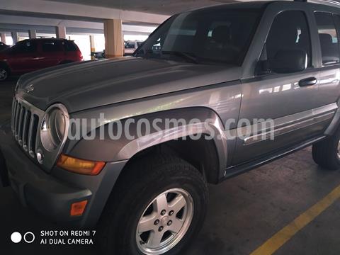 foto Jeep Cherokee Limited 3.7L Aut 4x2 usado (2006) color Gris precio Bs.45.000