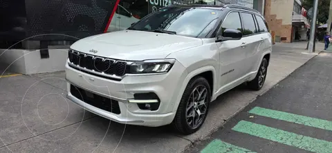 Jeep Commander Overland usado (2025) color Crema precio $569,000