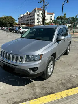 Jeep Compass Latitude usado (2017) color Gris precio $147,999